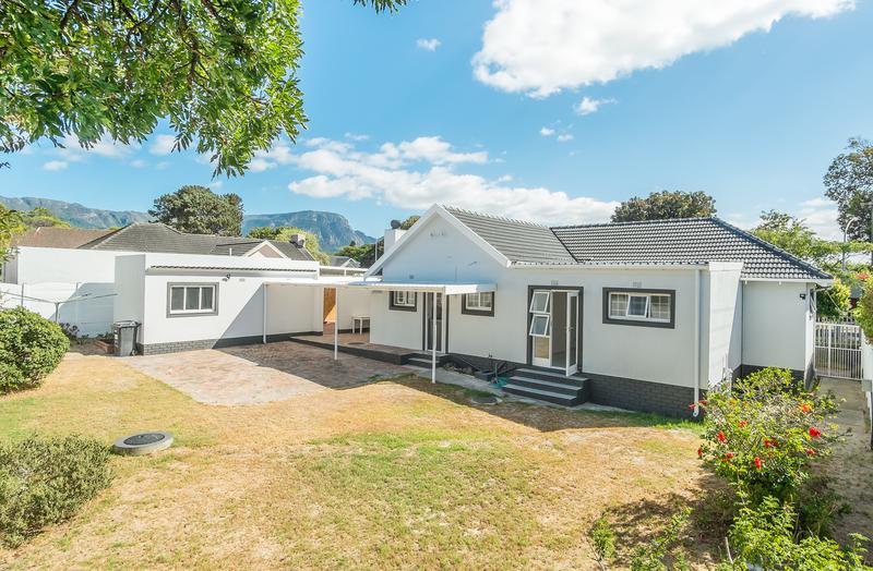 To Let 3 Bedroom Property for Rent in Meadowridge Western Cape